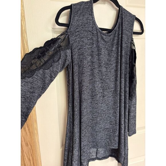 Venus Black Gray Cold Shoulder Top Size Large Crochet Trim Handkerchief Hem - Picture 10 of 10